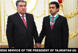 В 2018 году Рустам Эмомали получил из рук отца орден «Зарринточ» («Золотая корона») II степени