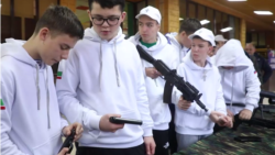 Подростки в летнем патриотическом лагере "Сила Кавказа" в Чечне. Ноябрь 2022 года. Фото: скриншот видеозаписи в телеграме главы Чечни Рамзана Кадырова