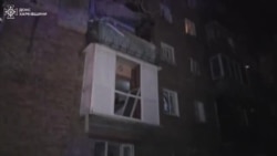 В Харькове ракета России попала в кровлю пятиэтажки: плиты с верхнего по первый этаж обвалились, начался пожар