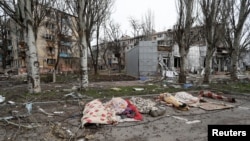 Тела погибших в Мариуполе, оккупированном российской армией. Фотография сделана 17 апреля 2022 года