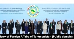 Участники конференции "Год мира и доверия: развитие международной деятельности во имя детей",. Аркадаг, 29 марта 2025 года, фото МИД Туркменистана