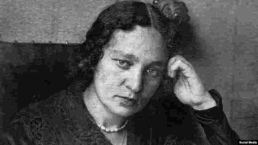 Мария Юдина, любимая пианистка Сталина &mdash; Ольга Куриленко. Юдина, несмотря на то, что Сталин ей восхищался, никогда не пыталась использовать это в своих интересах и была бескомпромиссным критиком режима. Известно, что когда ей дали Сталинскую премию, она полностью пожертвовала её Православной Церкви. Уроженка украинского Бердянска Куриленко больше всего известна по роли "девушки Бонда" в &nbsp;одном из фильмов про&nbsp;агента 007 