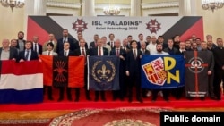 Групповое фото участников "Учредительной конференций международной лиги антиглобалистов"