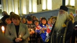 Дороте Курашвили возле здания парламента в Тбилиси