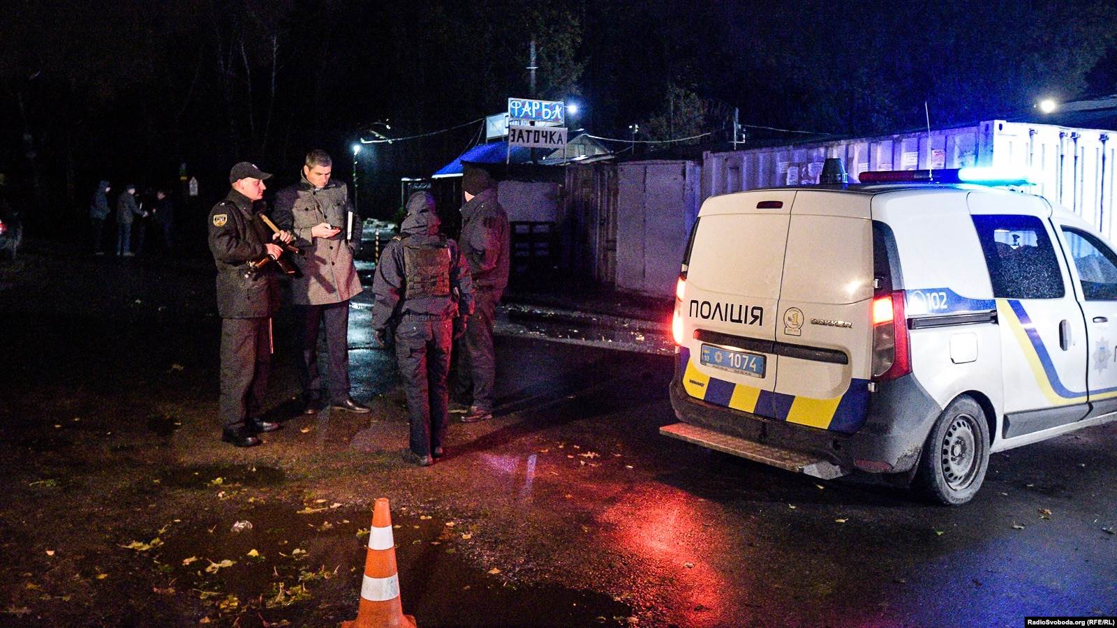 Следственная группа работает на месте гибели Амины Окуевой 30 октября 2017 года. Фото: RFE/RL