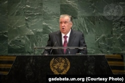 Президент Таджикистана Эмомали Рахмон выступает с трибуны ООН, 23 сентября 2025 года, Нью-Йорк