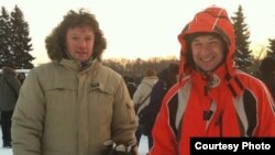 Максим Кузахметов (слева) и Григорий Кунис (справа) на акции протеста в Петербурге