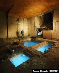 Частично затопленное машинное отделение шахты по добыче урана, целиком построенное под землей в Рудных горах