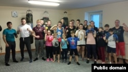 Данил Трубеев с другими воспитанникам центра помощи детям