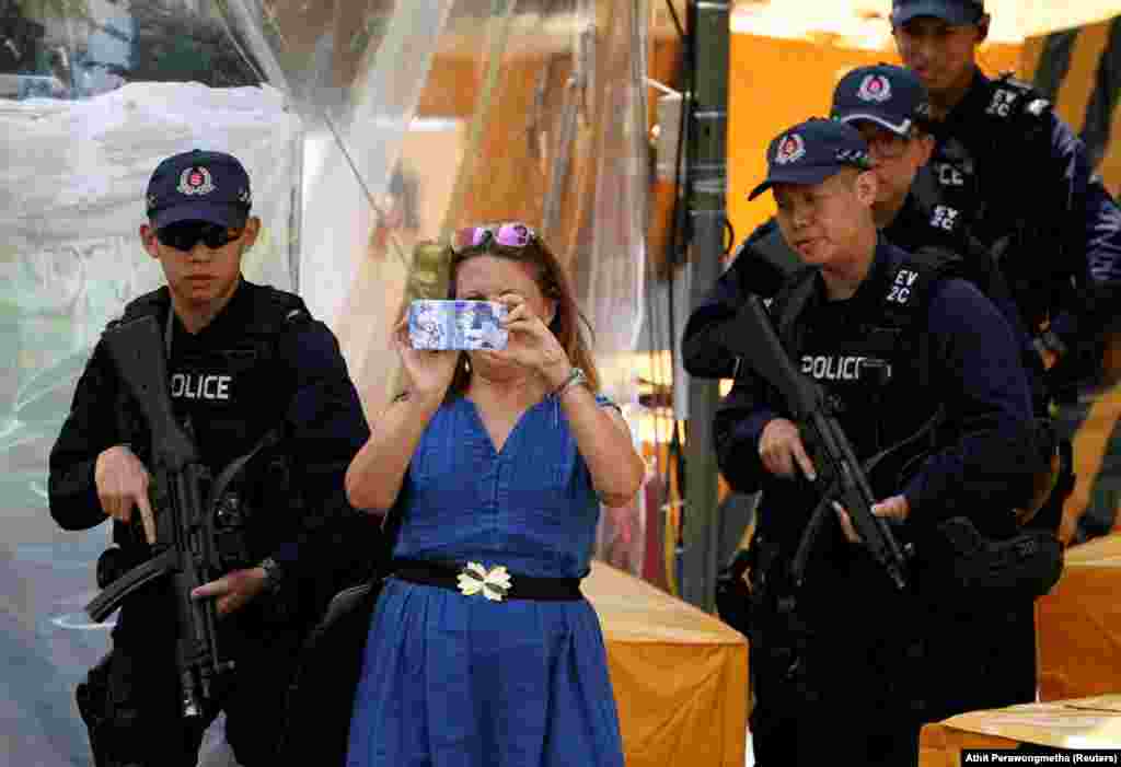 Отели, в которых остановились высокопоставленные лица, усиленно патрулирует полиция