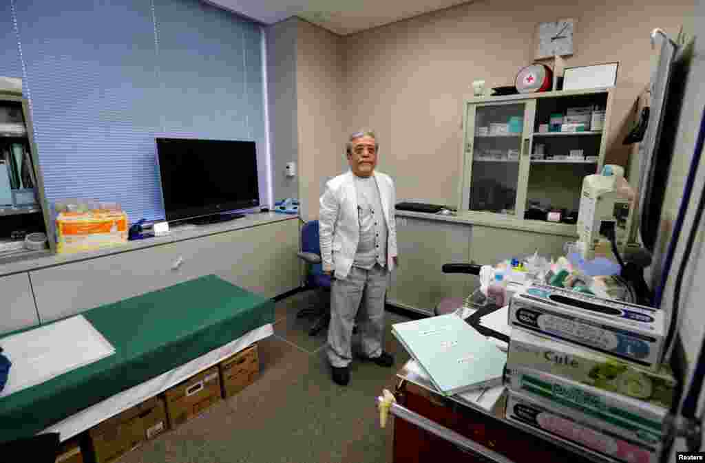 "Зона отчуждения" вокруг разрушенной станции составляет 20 километров. На фото &ndash; Южди Кимура, единственный врач в единственной больнице в Намиэ