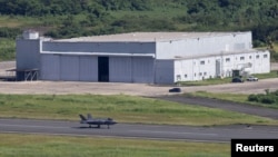 Истребитель F-35 Корпуса морской пехоты США на бывшей военно-морской базе "Рузвельт-Роудс", Пуэрто-Рико, 29 октября 2025 года